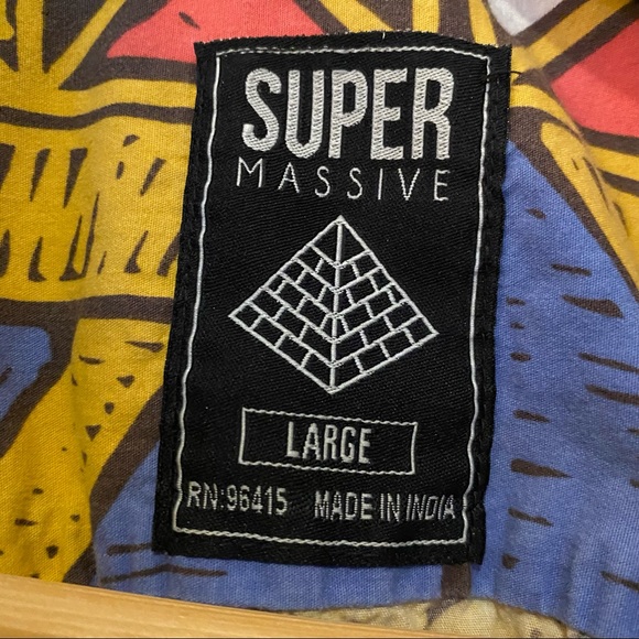 Men’s Size Large Funky Geometric Print Short Sleeve Button Up Shirt - Picture 3 of 5